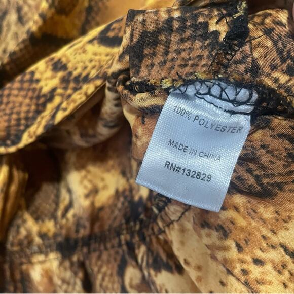 Superdown Revolve animal print crop top long sleeve size small - Picture 6 of 8